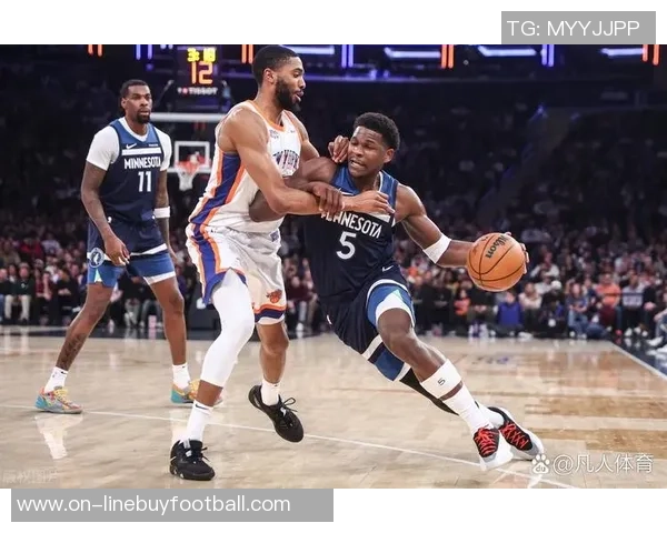 森林狼新赛季备战热情高涨爱德华兹迪文里德训练照展笑颜